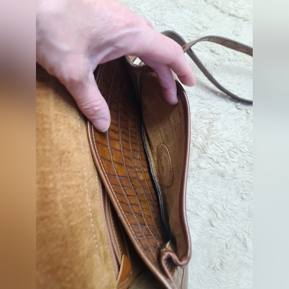 Vintage Dooney & Burke Bayou Collection Croc-Embossed Leather Crossbody Bag - Picture 4 of 14